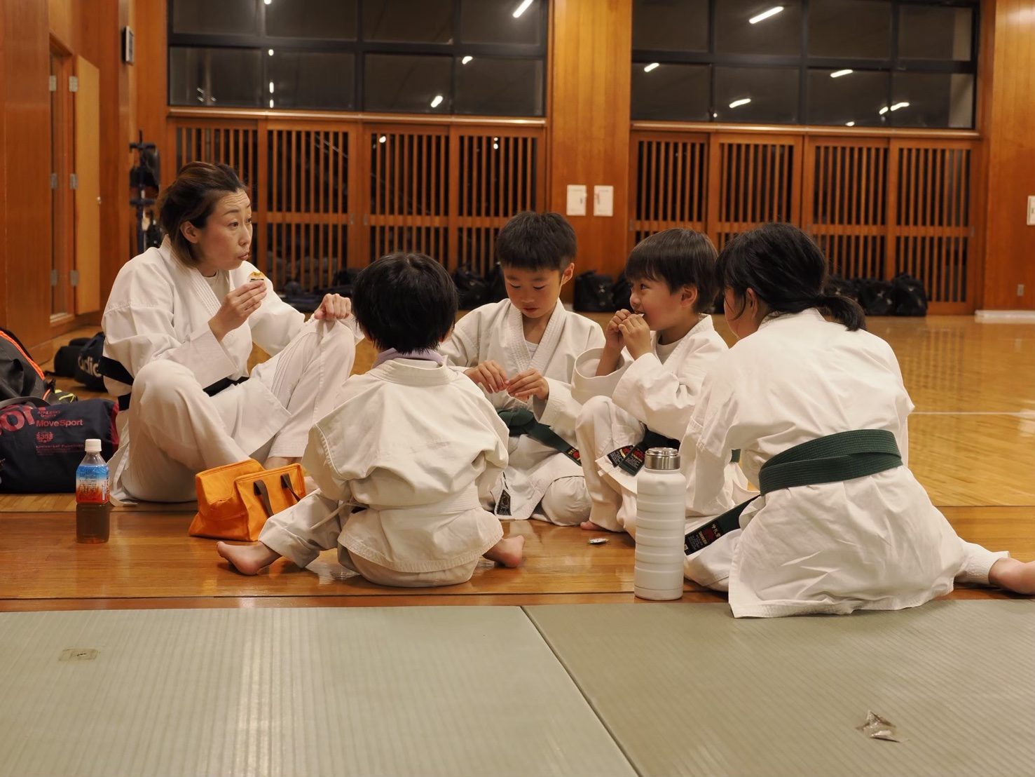 奥野道場の稽古のようす